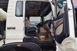 HOWO T5G&nbsp;混凝土搅拌车驾驶室                                               图片