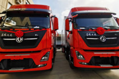 东风商用车 天龙KL重卡 465马力 8X4 9.4米冷藏车(DFH5311XLCAX1V)