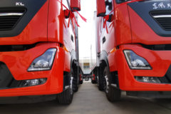 东风商用车 天龙KL重卡 465马力 8X4 9.4米冷藏车(DFH5311XLCAX1V)