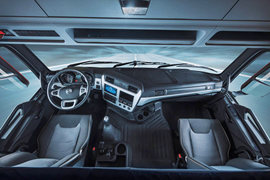 东风天龙KL&nbsp;冷藏车驾驶室图片