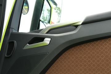 һ����� J7�ؿ� ������ 550���� 6X4ǣ����(��ѿ��)(CA4250P77K25T1E5)ͼƬ