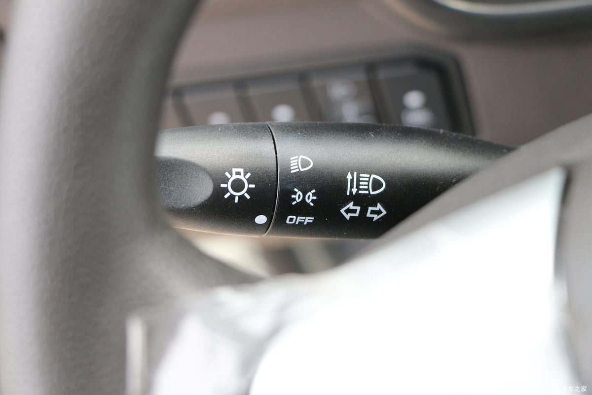  M2 1.5L 112 /CNG 3.3׵ʽ΢(BJ5030XXY-BB)ʻ                                               