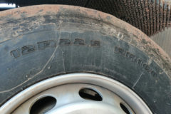 一汽解放 J6L中卡 质惠版 240马力 6X2 8.7米栏板载货车(CA1250P62K1L7T3E5)