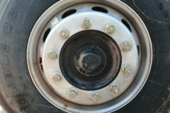 一汽解放 J6L中卡 质惠版 240马力 6X2 8.7米栏板载货车(CA1250P62K1L7T3E5)
