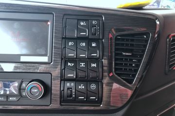 �ൺ��� JH6�ؿ� 430���� 8X4 8.4����ж��ͼƬ