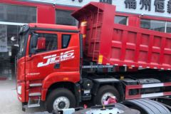 青岛解放 JH6重卡 430马力 8X4 8.4米自卸车