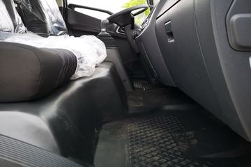 跃进 超越C500-33 物流版 150马力 4.2米单排轻卡底盘图片