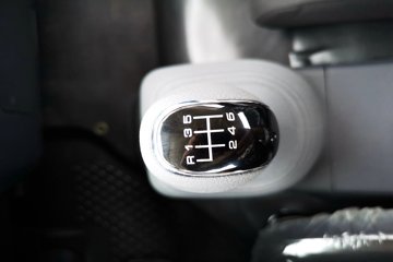 跃进 超越C500-33 物流版 150马力 4.2米单排轻卡底盘图片
