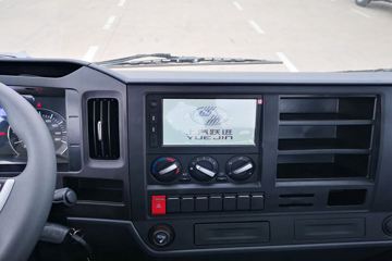 跃进 超越C500-33 物流版 150马力 4.2米单排轻卡底盘图片