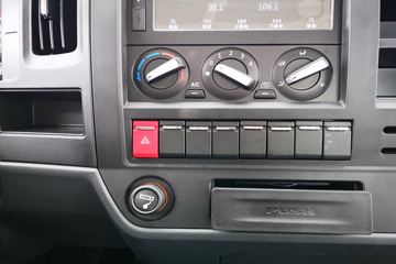 跃进 超越C500-33 物流版 150马力 4.2米单排轻卡底盘图片