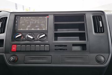 跃进 超越C500-33 物流版 150马力 4.2米单排轻卡底盘图片