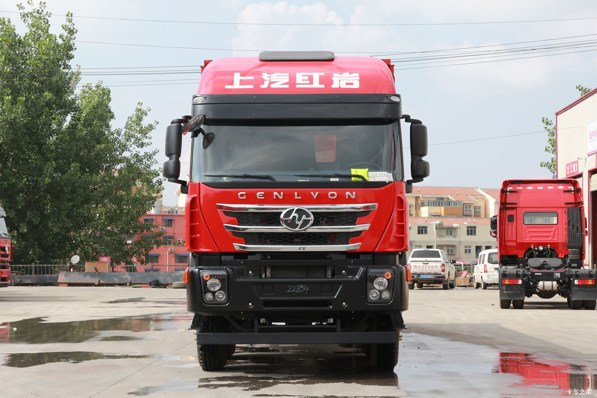 上汽红岩 杰狮C6 380马力 8X4 8.2米自卸车(高顶)(国六)