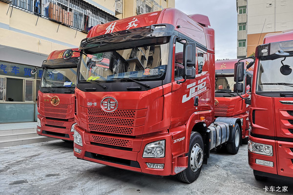 青岛解放 JH6重卡 370马力 4X2 牵引车(锡柴)(CA4180P26K24E5A80)