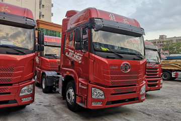 青岛解放 JH6 智行版 460马力 4X2 牵引车(457后桥)(CA4180P26K15E6A80)