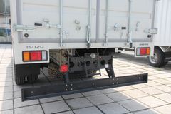 庆铃 FVR重卡 240马力 4X2 7.1米厢式载货车(QL5150XWQFRJ)