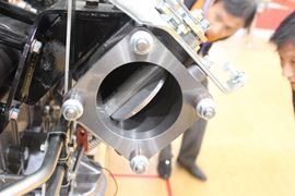 五十铃6缸系列&nbsp;发动机外观                                                图片