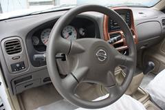 2011款郑州日产 标准型 2.4L汽油 双排皮卡