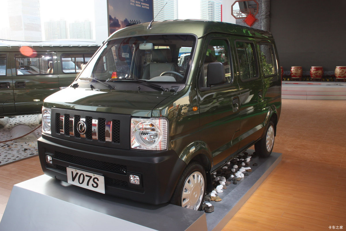 2011款 东风小康 V27 标准型 70马力 1.0L面包车