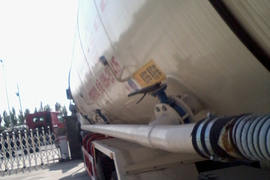 北奔重卡&nbsp;粉粒物料运输车上装图片