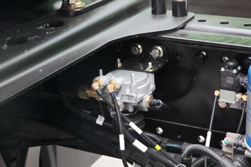 һ����� J7�ؿ� 560���� 4X2 ǣ����(����)(CA4180P77K25E6)ͼƬ