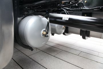 һ����� J7�ؿ� 560���� 4X2 ǣ����(����)(CA4180P77K25E6)ͼƬ