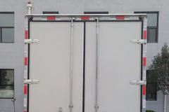 飞碟奥驰 A2系列 4.5T 4.15米单排纯电动厢式轻卡(FD5042XXYW17KBEV)96.77kWh