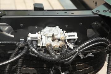 �ൺ��� ��VH�п� 220���� 4X2 6.75�׵��������ػ���(����)(CA1180PK15L2E6A80)ͼƬ