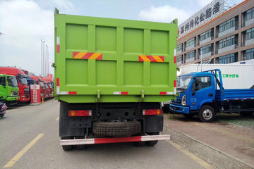 �����½� ���KS 220���� 6X2 5.2����ж��ͼƬ