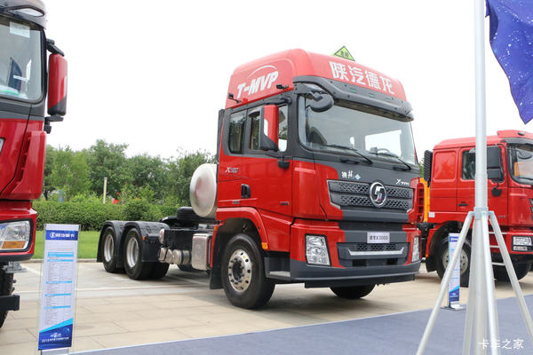 陕汽重卡 德龙X3000 加强版 400马力 6X4 LNG牵引车(SX42584U384TL)