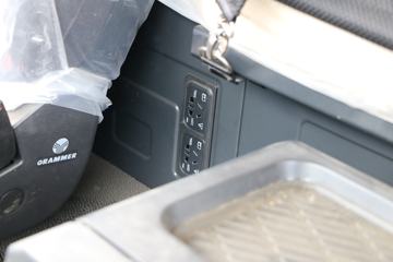 �����ؿ� ����X3000 460���� 6X4 LNGΣ��Ʒǣ����(����)ͼƬ