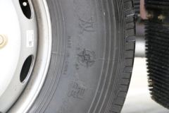 陕汽重卡 德龙L3000 200马力 4X2 6.75米厢式载货车(SX5180XXYLA5012)