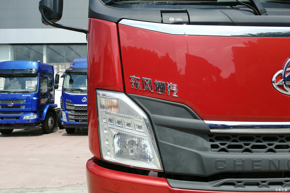 【图】东风柳汽 乘龙L3中卡 170马力 4X2 6.75米排半栏板载货车(4700轴距)_实拍图片_797592_卡车之家