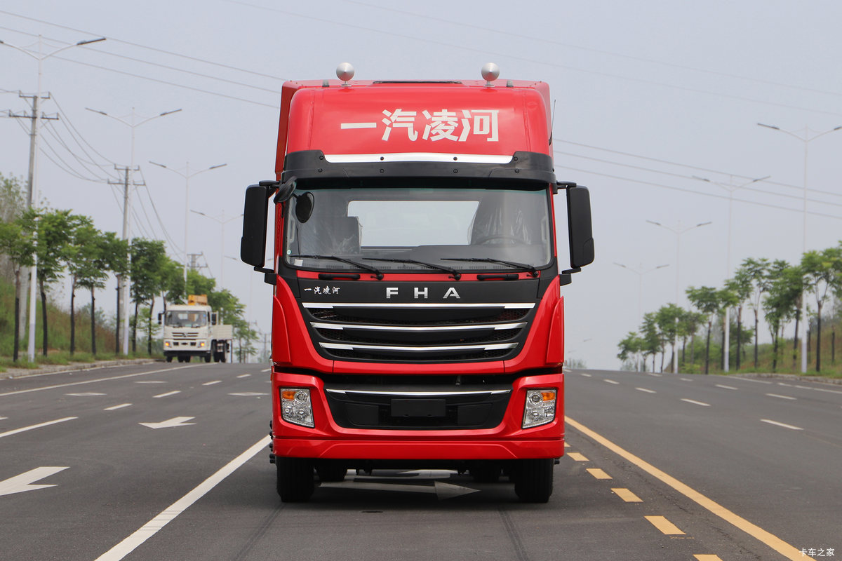 一汽凌河 F200重卡 580马力 6X4 牵引车(国六)