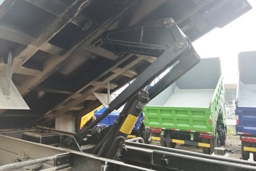 ���� ����T25 185���� 4X2 3.8����ж��(��130ǰ�ö�)(EQ3041L8GDAAC)ͼƬ