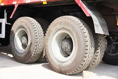 陕汽 德龙F2000重卡 380马力 8X4 8米LNG自卸车(SX3315DT456TL1)