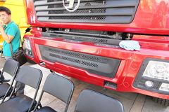 陕汽 德龙F2000重卡 380马力 8X4 8米LNG自卸车(SX3315DT456TL1)