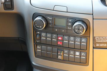 TGS&nbsp;自卸车驾驶室                                               图片