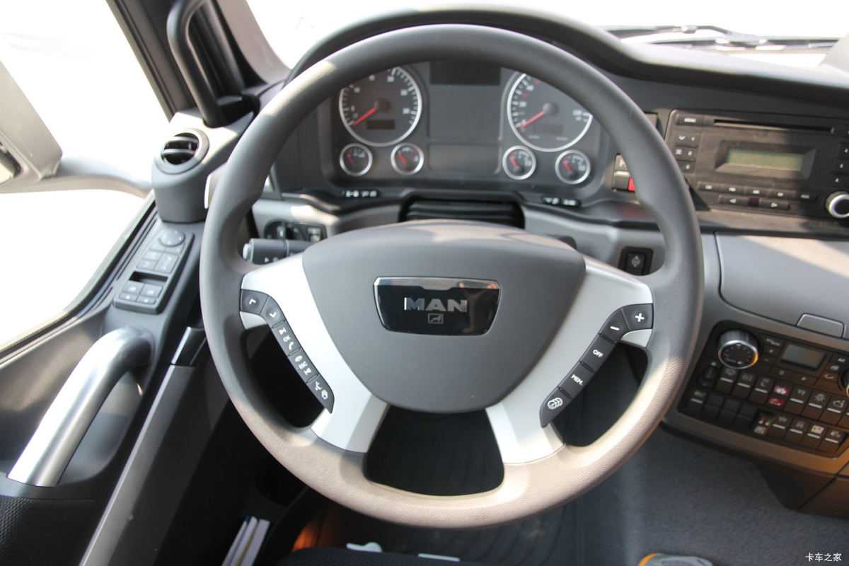 ��(MAN) TGSϵ���ؿ� 480���� 6X4��ж����ʻ��                                               