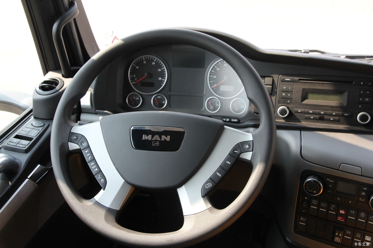 ��(MAN) TGSϵ���ؿ� 480���� 6X4��ж����ʻ��                                               