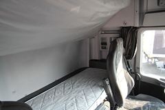 奔驰 Actros重卡 480马力 6X2 7.3米厢式载货车(型号2548L)