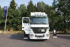 奔驰 Actros重卡 480马力 6X2 7.3米厢式载货车(型号2548L)