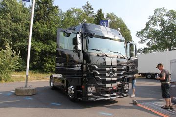 奔驰 Actros重卡 480马力 4X2牵引车(黑曜石)(型号1848LS)