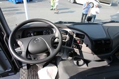 奔驰 Actros重卡 550马力 8X8载货车(型号4155底盘)