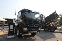 奔驰 Actros重卡 550马力 8X8载货车(型号4155底盘)