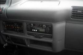 庆铃底盘&nbsp;扫路车驾驶室图片