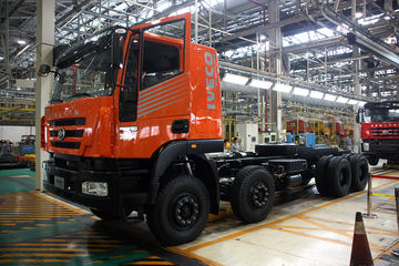红岩 新金刚重卡 310马力 8X4 7.4米自卸车(CQ3314HMG366)