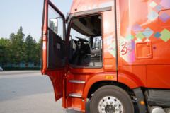 青岛解放 JH6⁺重卡 生活舱版 500马力 6X4 AMT牵引车(CA4250P33K25T1E5A80)