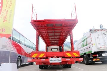 一汽解放底盘&nbsp;中置轴车辆运输车外观图片