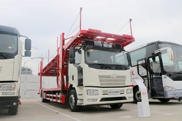 一汽解放底盘&nbsp;中置轴车辆运输车外观图片