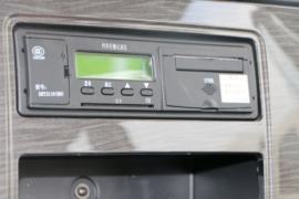 一汽解放底盘&nbsp;中置轴车辆运输车驾驶室图片